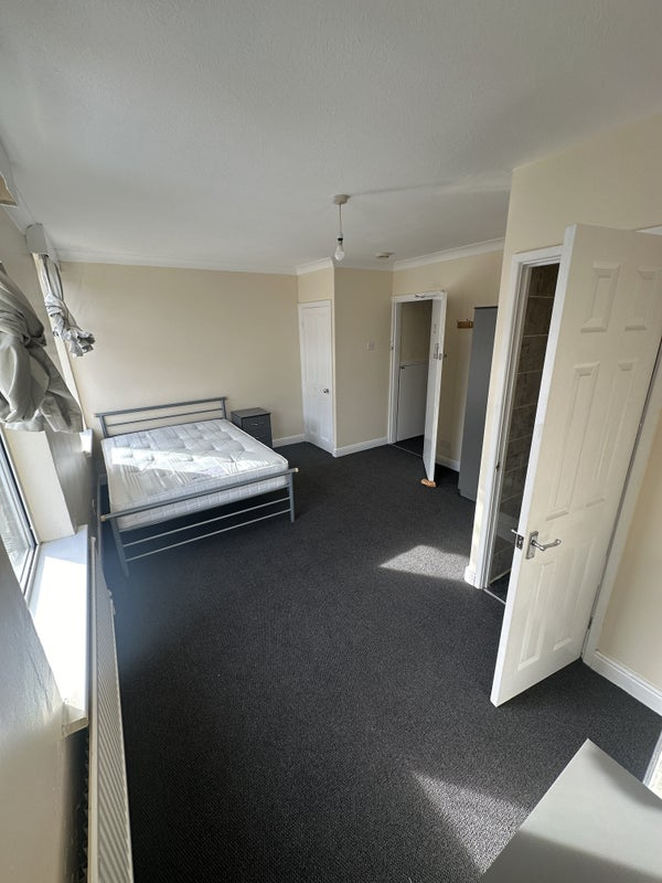 11 Corporation St 3